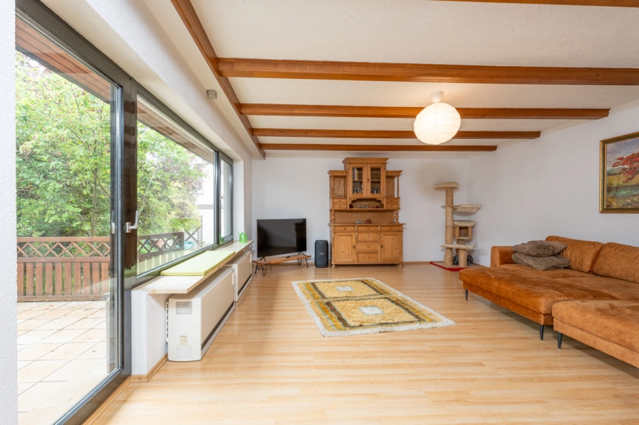 Familienfreundliches Einfamilienhaus mit Garten, Terrasse und Garage - Wohnbereich (78510)