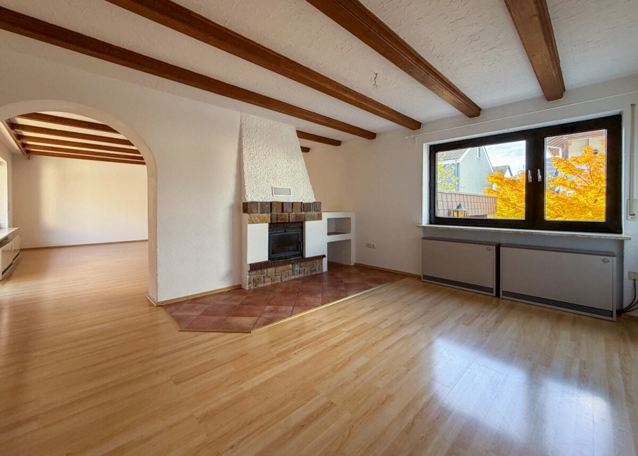 Familienfreundliches Einfamilienhaus mit Garten, Terrasse und Garage - Wohn- und Essbereich (78508)