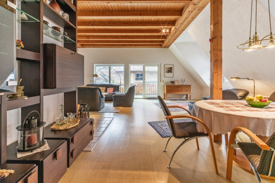 Historisches Fachwerkhaus trifft modernen Anbau im Herzen von Obergrombach - Wohn-/ Essbereich (80781)