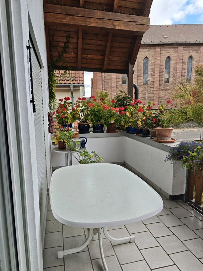 Historisches Fachwerkhaus trifft modernen Anbau im Herzen von Obergrombach - Balkon (80787)