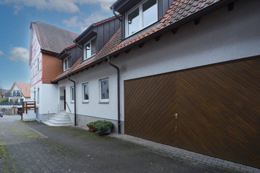Historisches Fachwerkhaus trifft modernen Anbau im Herzen von Obergrombach - Garage (80790)