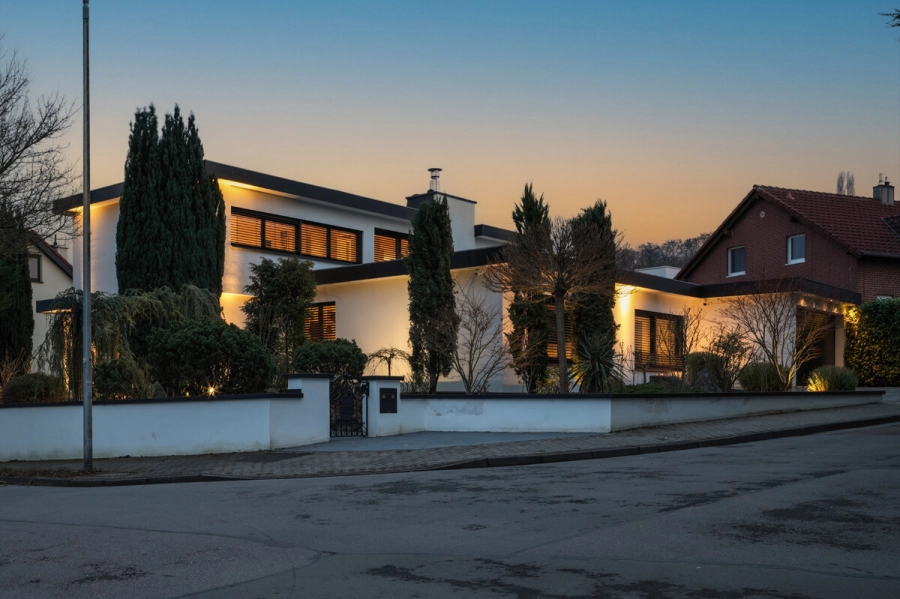 Stadtvilla mit Pool – Privatsphäre trifft Lebensqualität – Ein Zuhause für höchste Ansprüche - Ansicht (80367)