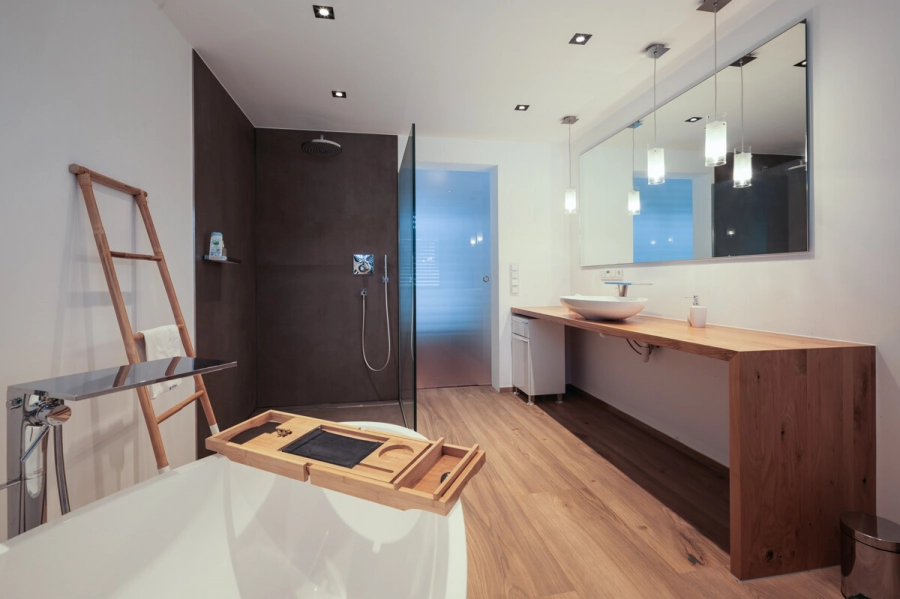 Stadtvilla mit Pool – Privatsphäre trifft Lebensqualität – Ein Zuhause für höchste Ansprüche - Badezimmer OG (80383)