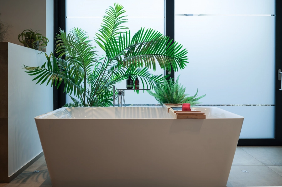 Stadtvilla mit Pool – Privatsphäre trifft Lebensqualität – Ein Zuhause für höchste Ansprüche - Badewanne EG (80377)