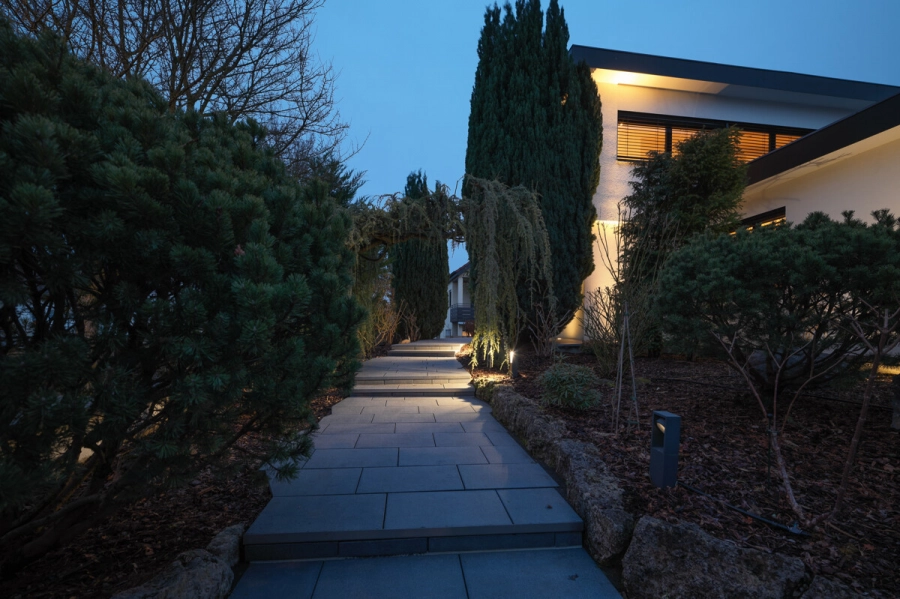 Stadtvilla mit Pool – Privatsphäre trifft Lebensqualität – Ein Zuhause für höchste Ansprüche - Zugang (80369)