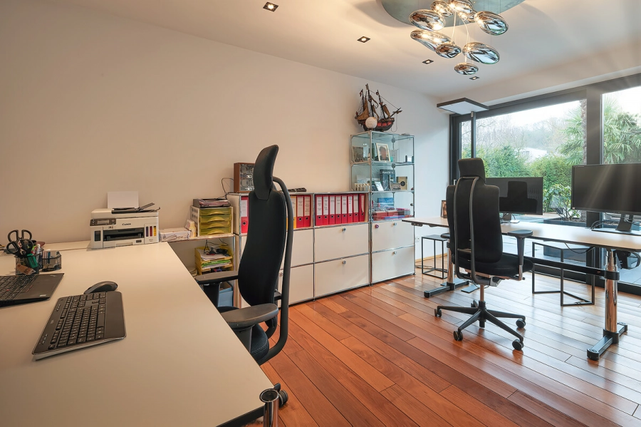 Stadtvilla mit Pool – Privatsphäre trifft Lebensqualität – Ein Zuhause für höchste Ansprüche - Arbeitszimmer (80378)