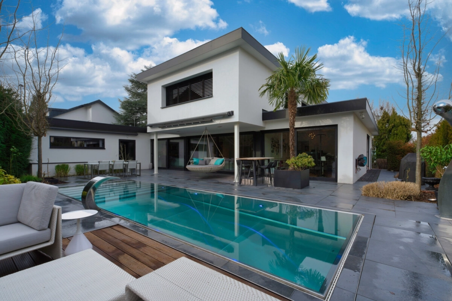 Stadtvilla mit Pool – Privatsphäre trifft Lebensqualität – Ein Zuhause für höchste Ansprüche - Ansicht (80391)