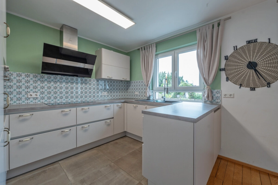 Charmantes Einfamilienhaus mit großzügiger Südterrasse in zentraler Lage - Küche (80424)