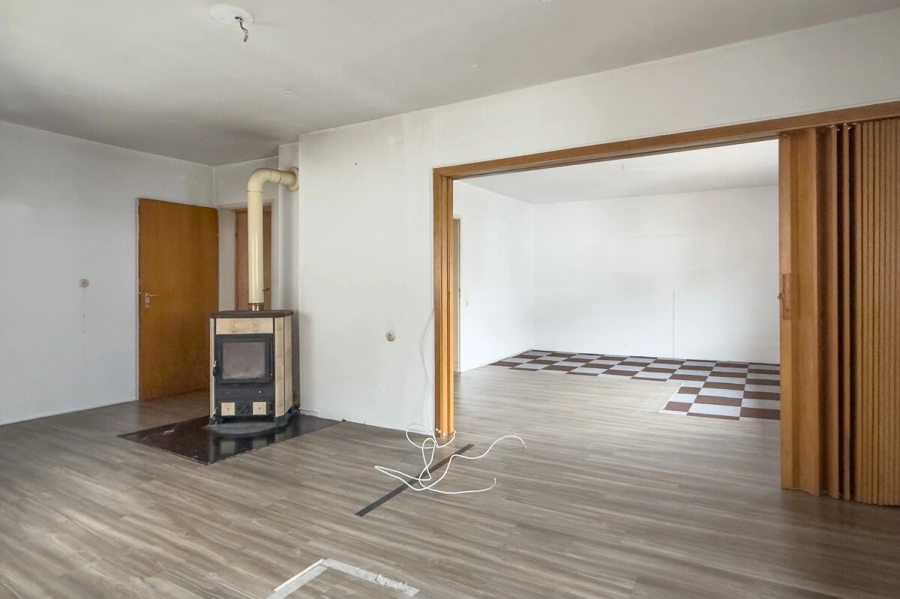 Charmantes Wohnhaus mit Potenzial in idyllischer Lage in Odenheim - Ofen im OG (78573)