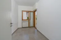 Zimmer mit Zugang zum Balkon