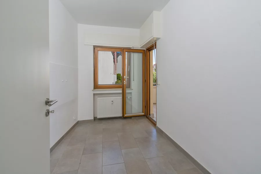 Zimmer mit Zugang zum Balkon