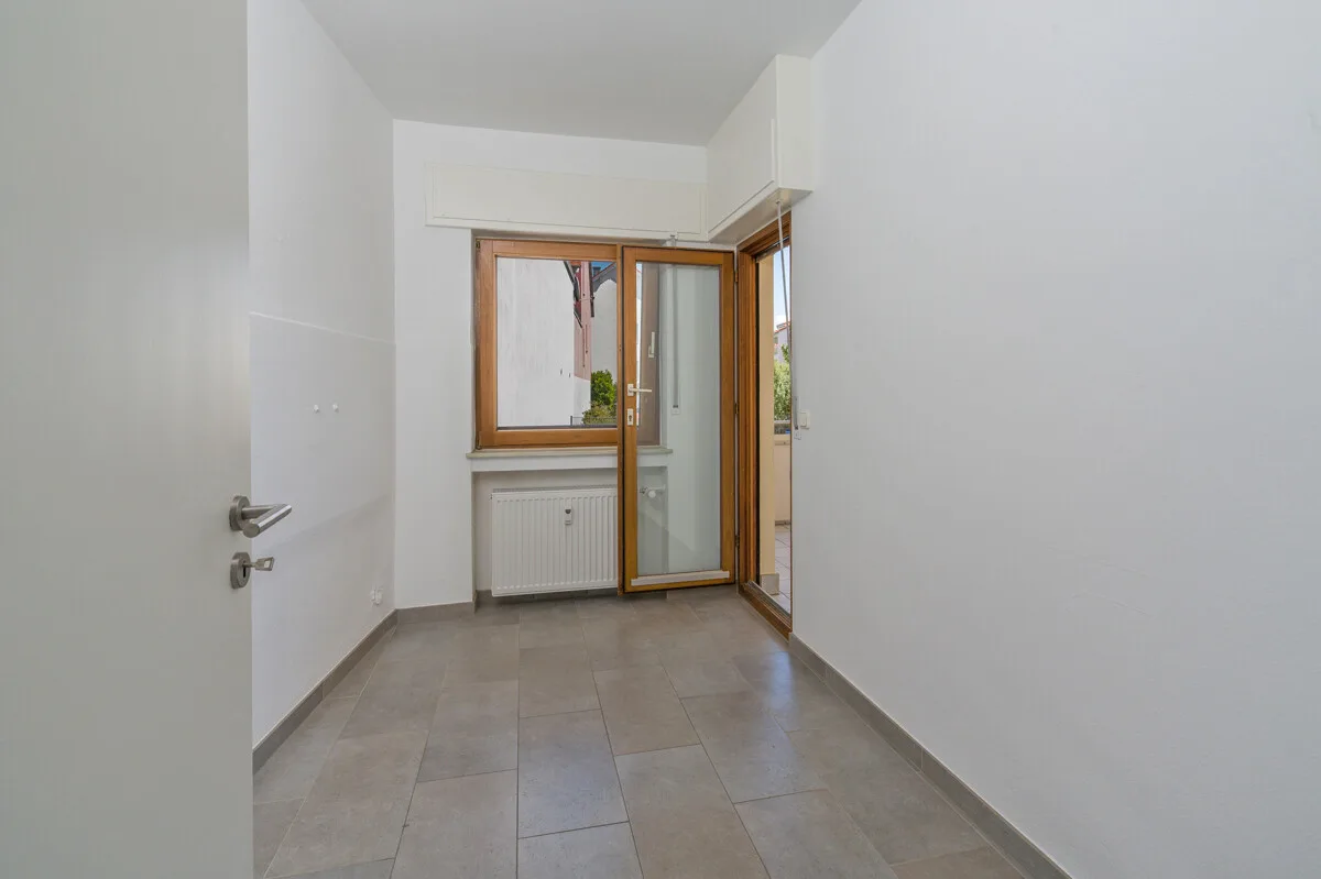 Zimmer mit Zugang zum Balkon