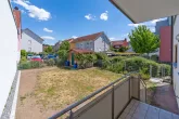 Blick vom Balkon in den Garten