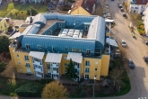 Luftaufnahme - Vermietetes Dachgeschoss–Apartment mit TG–Stellplatz