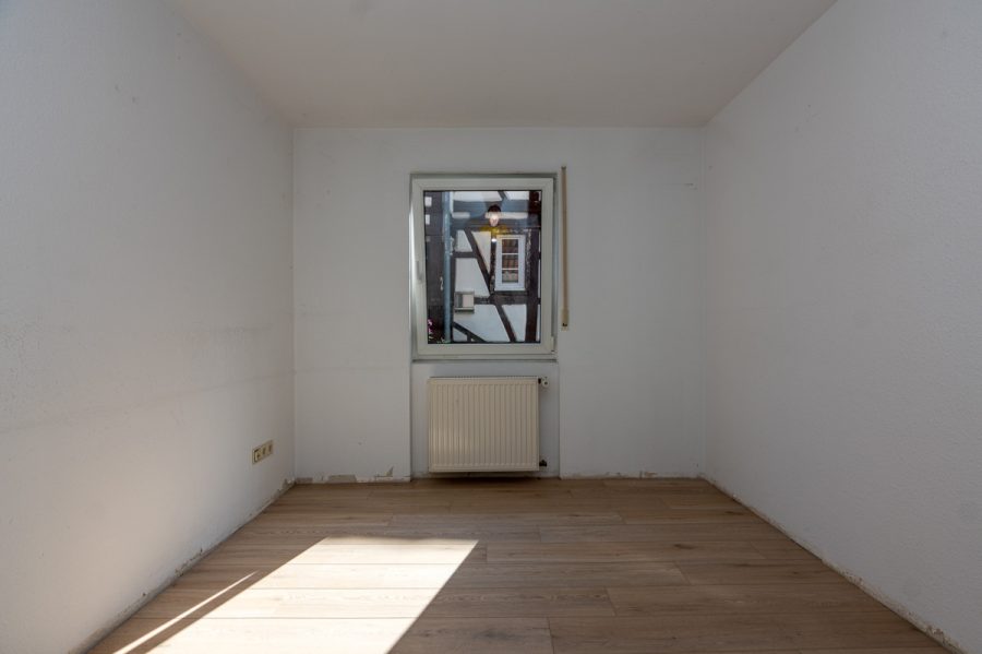 Gestalten Sie Ihr Traum-Büro: Flexible Arbeitswelten in einem historischen Ambiente! - kleines Büro Anbau (76528)