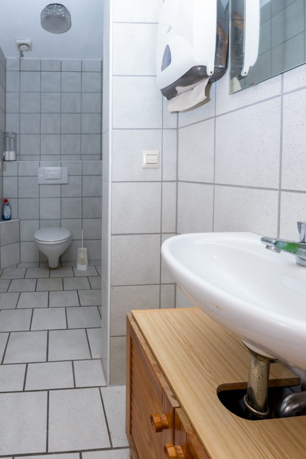 Gestalten Sie Ihr Traum-Büro: Flexible Arbeitswelten in einem historischen Ambiente! - WC (76531)