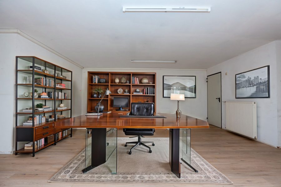 Gestalten Sie Ihr Traum-Büro: Flexible Arbeitswelten in einem historischen Ambiente! - virtual staging offenes Büro im Anbau (76530)