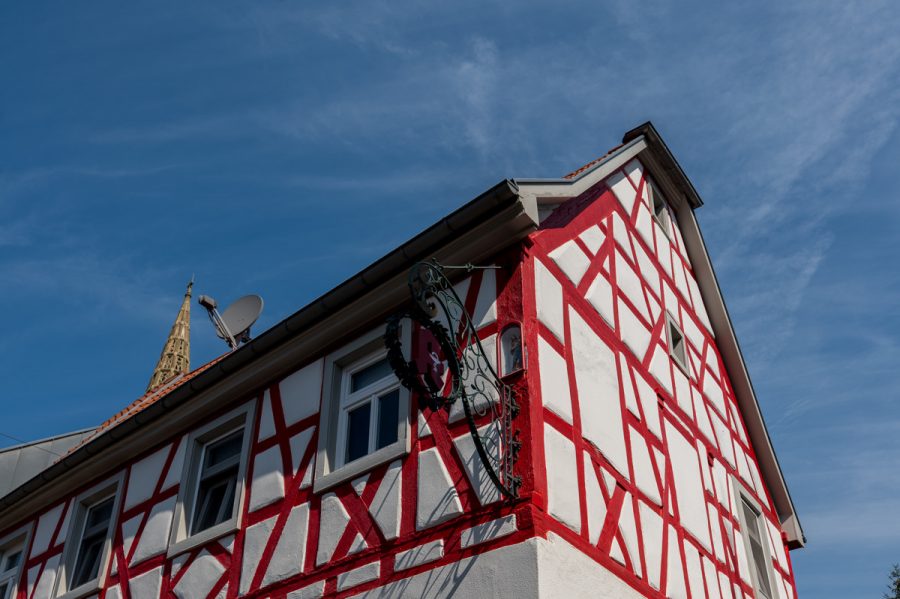 Gestalten Sie Ihr Traum-Büro: Flexible Arbeitswelten in einem historischen Ambiente! - Fachwerkfassade (76533)