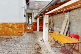 Günstiges Wohnhaus mit Sanierungsbedarf - Machen Sie es zu Ihrem Wohnglück! - Hof / Terrasse