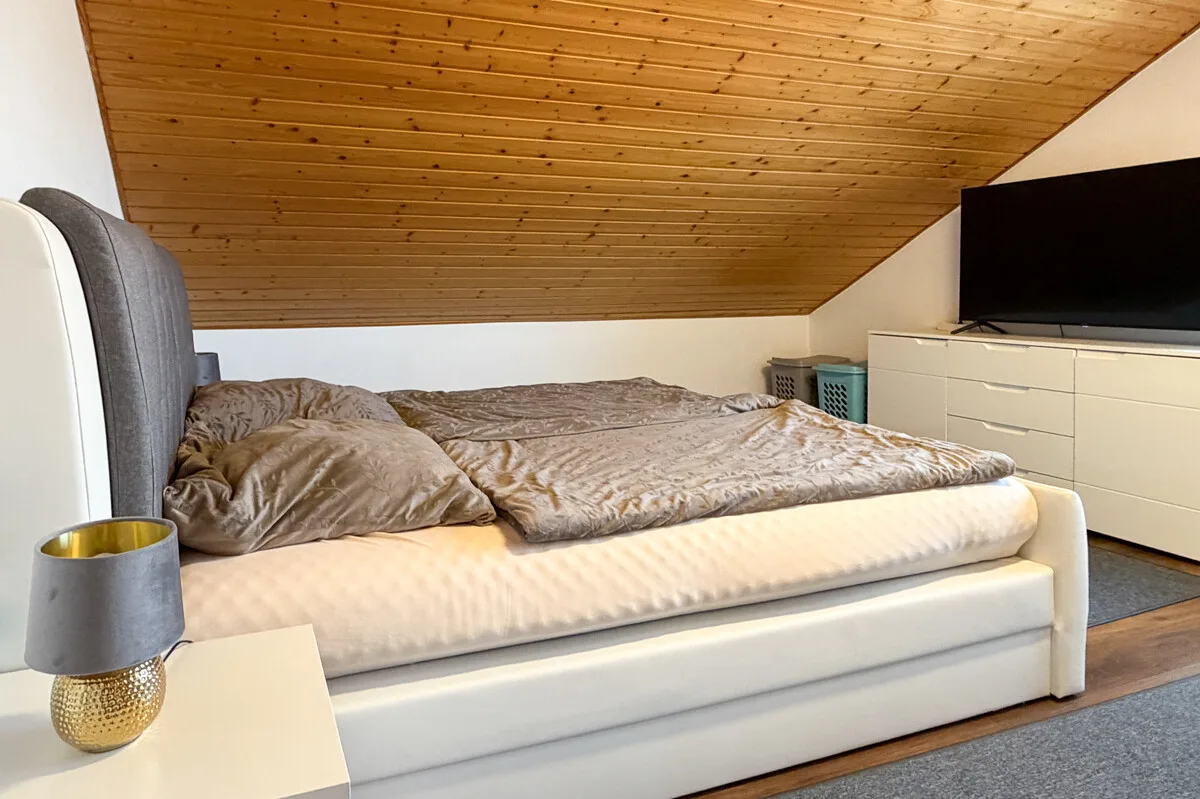 Schlafzimmer 1