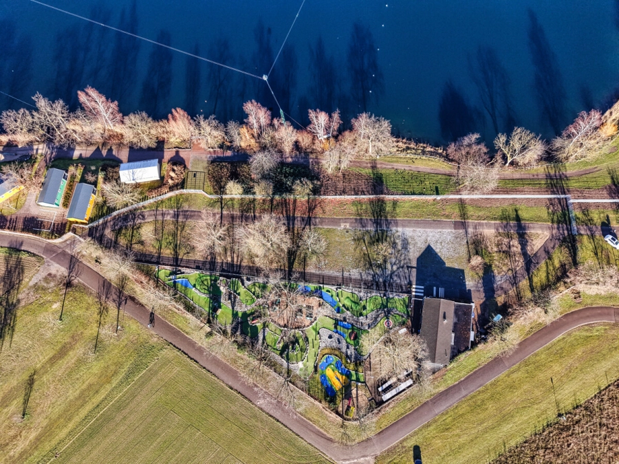 Gaststättenbetrieb mit Minigolfanlage auf ca. 1920 m² großem Pachtgrundstück am St. Leoner See - Luftaufnahme (79477)