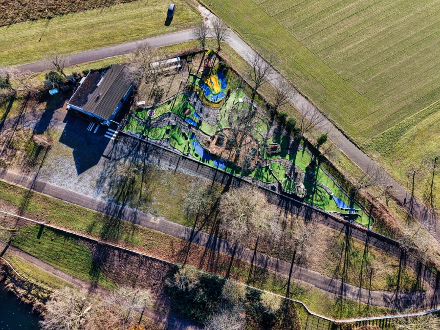 Gaststättenbetrieb mit Minigolfanlage auf ca. 1920 m² großem Pachtgrundstück am St. Leoner See - Luftaufnahme (79481)