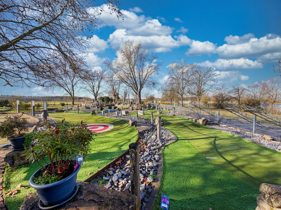 Gaststättenbetrieb mit Minigolfanlage auf ca. 1920 m² großem Pachtgrundstück am St. Leoner See - Minigolf (79485)