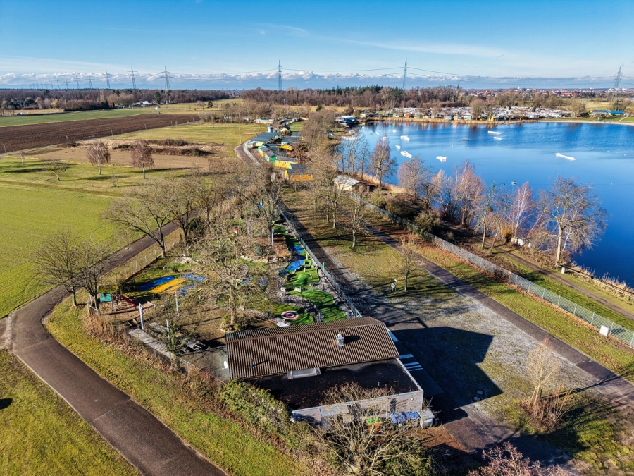 Gaststättenbetrieb mit Minigolfanlage auf ca. 1920 m² großem Pachtgrundstück am St. Leoner See - Luftaufnahme (79476)