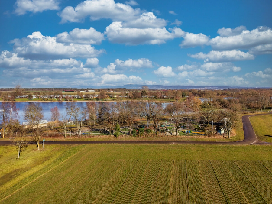 Gaststättenbetrieb mit Minigolfanlage auf ca. 1920 m² großem Pachtgrundstück am St. Leoner See - Luftaufnahme (79482)
