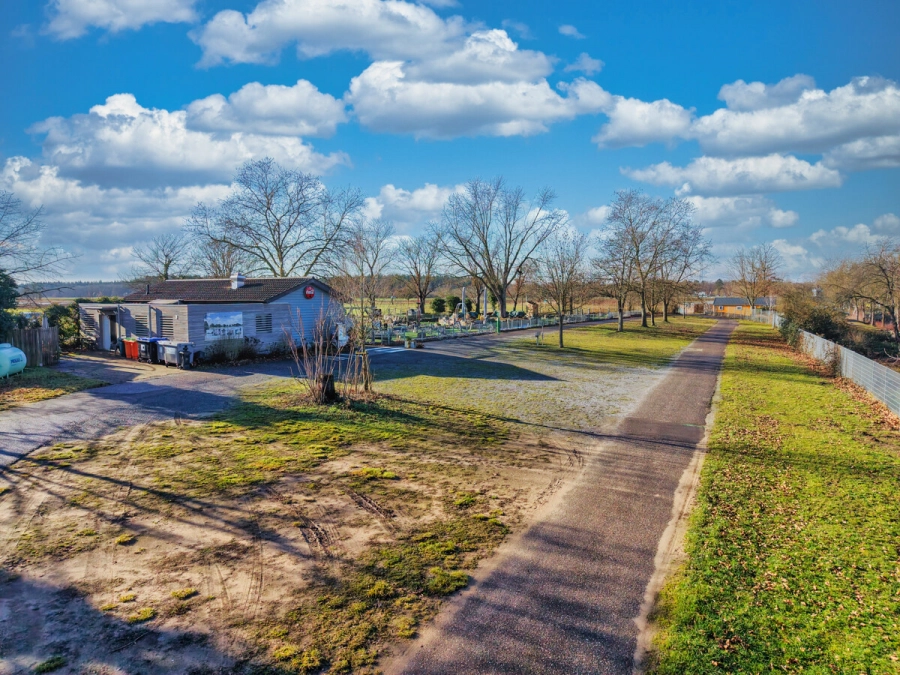 Gaststättenbetrieb mit Minigolfanlage auf ca. 1920 m² großem Pachtgrundstück am St. Leoner See - Parkplatz (79484)