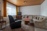 Wohnzimmer - Preiswertes Wohnhaus in Mingolsheim (Ortsrandlage) – mit Innenhof, Nebengebäude und viel Potenzial zur Gestaltung