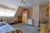 Kinderzimmer DG - Preiswertes Wohnhaus in Mingolsheim (Ortsrandlage) – mit Innenhof, Nebengebäude und viel Potenzial zur Gestaltung