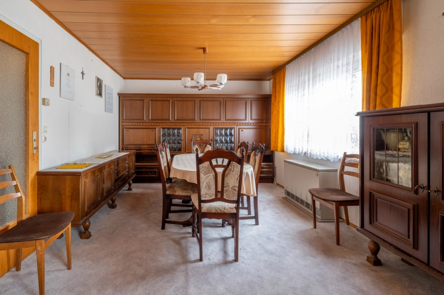 Preiswertes Wohnhaus in Mingolsheim (Ortsrandlage) – mit Innenhof, Nebengebäude und viel Potenzial zur Gestaltung - Esszimmer (78690)