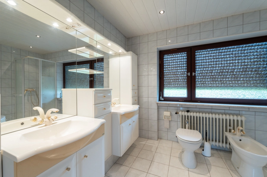 Charmanter Bungalow mit idyllischem Garten nahe den Weinbergen - Tageslichtbadezimmer (80475)