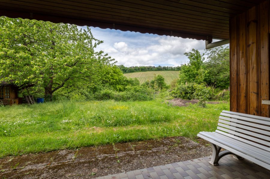 Charmanter Bungalow mit idyllischem Garten nahe den Weinbergen - Terrasse und Garten (76817)