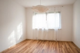 Schlafzimmer - Attraktive 2-Zimmer-Wohnung mit Einbauküche, Garage und Balkon in begehrter Wohnlage Silberhölle