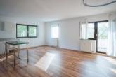 Wohn-/ Esszimmer - Attraktive 2-Zimmer-Wohnung mit Einbauküche, Garage und Balkon in begehrter Wohnlage Silberhölle