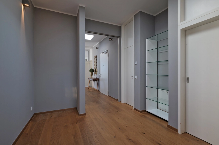 Exklusives Penthouse mit Terrasse, Balkon, Einbauküche, Sauna und TG-Stellplatz - Diele (80944)