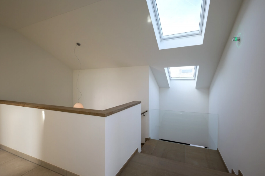 Bezugsfertiges Designerhaus: Hochwertig, effizient, unverwechselbar - Flur im Obergeschoss (78825)