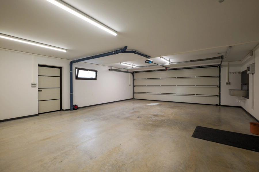 Bezugsfertiges Designerhaus: Hochwertig, effizient, unverwechselbar - Garage 1 (78827)