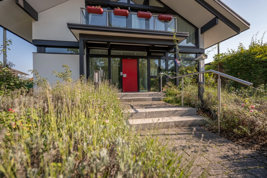 Modernes und energieeffizientes Einfamilienhaus – Komfort und Eleganz vereint! - Eingang (78909)