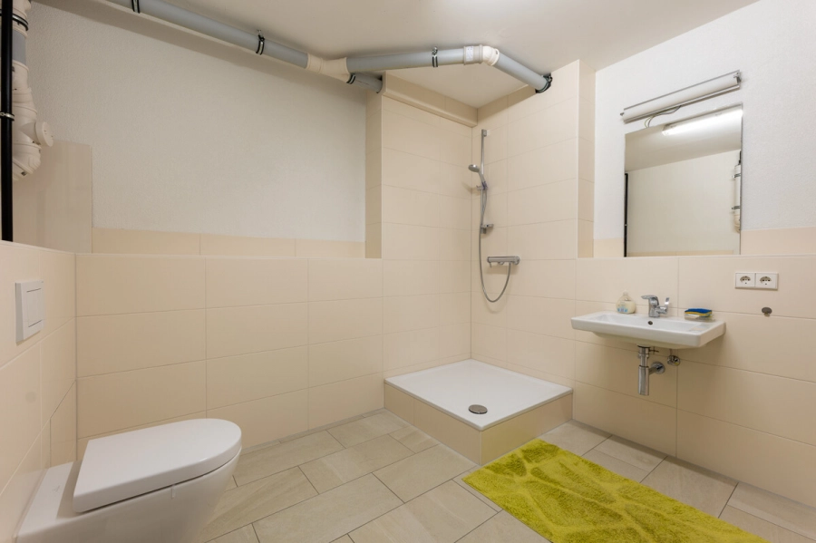 Modernes und energieeffizientes Einfamilienhaus – Komfort und Eleganz vereint! - Dusche/WC im Untergeschoss (78926)