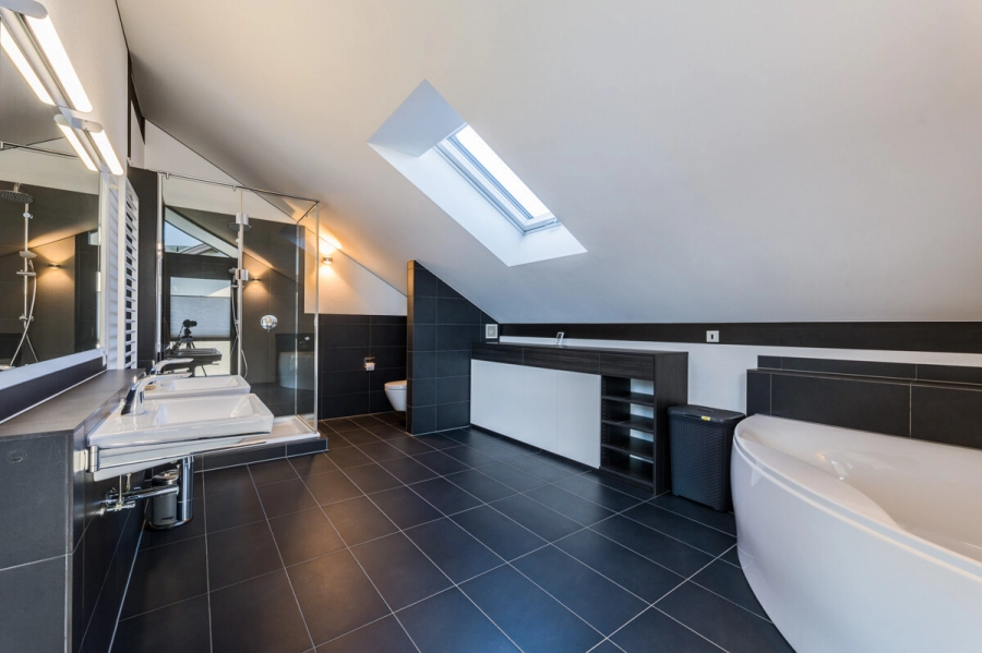 Modernes und energieeffizientes Einfamilienhaus – Komfort und Eleganz vereint! - Badezimmer (78921)