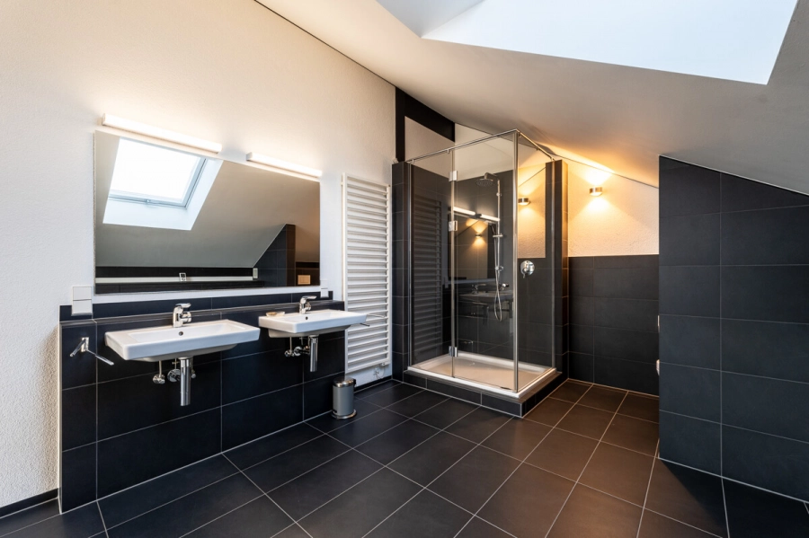 Modernes und energieeffizientes Einfamilienhaus – Komfort und Eleganz vereint! - Badezimmer (78922)