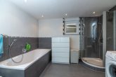 Wohn- und Geschäftshaus mit flexiblen Nutzungsmöglichkeiten - Badezimmer im Gartengeschoss