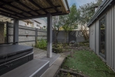 Whirlpool im Garten - Zweifamilienhaus mit Wellnessbereich & Whirlpool – Wohnen, Arbeiten und Entspannen in einem Ensemble