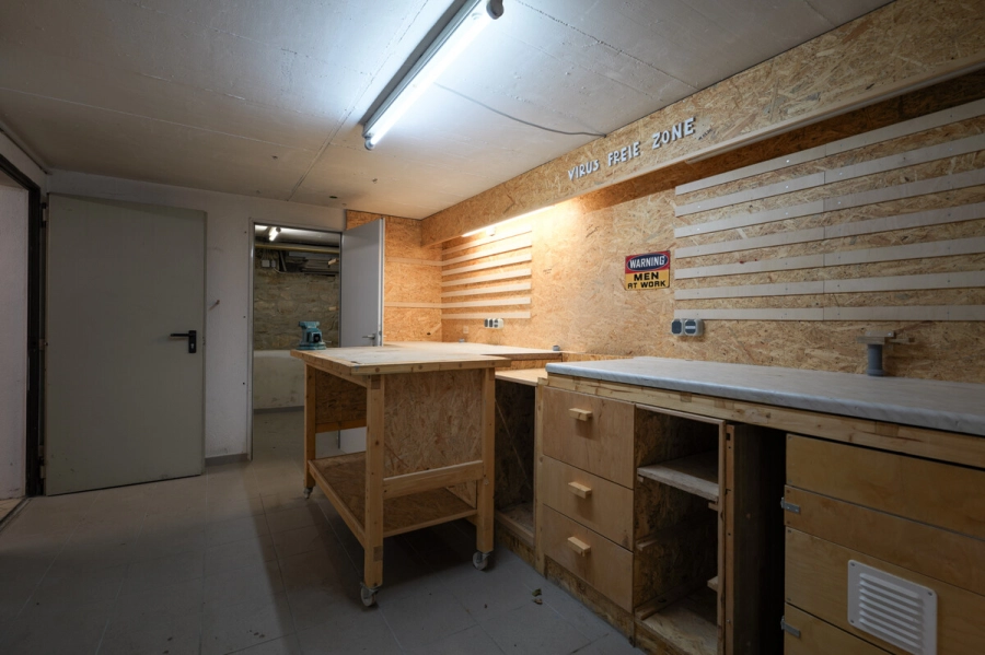 Zweifamilienhaus mit Wellnessbereich & Whirlpool – Wohnen, Arbeiten und Entspannen in einem Ensemble - Werkstatt KG Vorderhaus (78675)