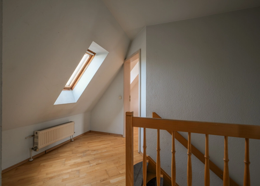 Zweifamilienhaus mit Wellnessbereich & Whirlpool – Wohnen, Arbeiten und Entspannen in einem Ensemble - Obergeschoss (78672)