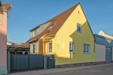 Außenansicht - Modernisiert & gepflegt – kleines Haus mit großem Wohngefühl in Linkenheim