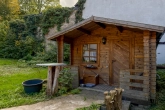 Gartenhütte - Zweifamilienwohnhaus mit zwei Garagen und separatem Grundstück